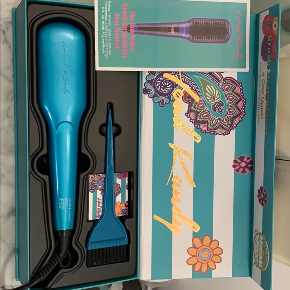 Head Kandy- The One Upper ‼️Brush Straightener
